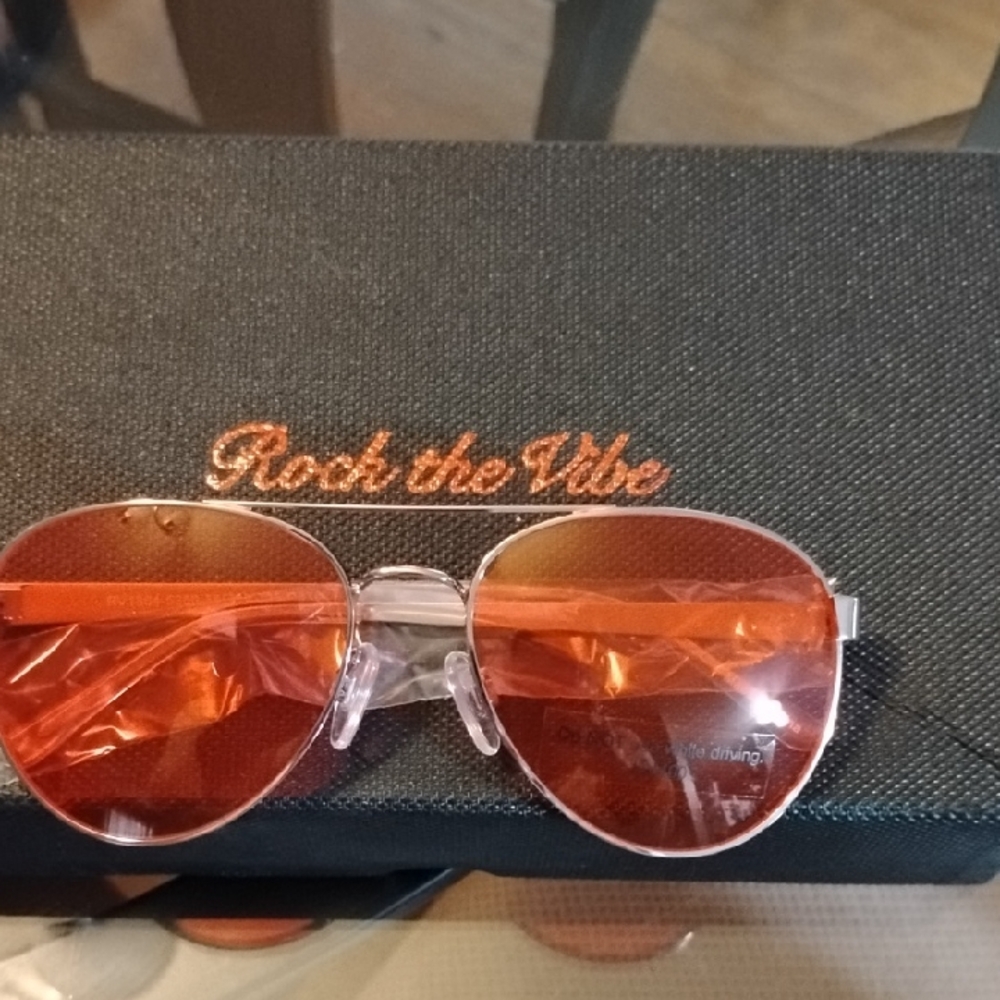 Men’s Red-Tinted Aviator Sunglasses